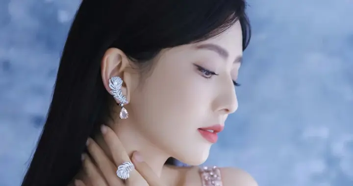 佟丽娅真的把优雅迷人的气质拿捏得恰到好处