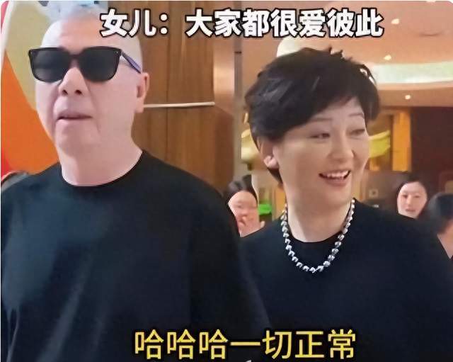 冯小刚也意想不到, 养女躲闪的表情, 暴露了他跟徐帆的真实婚姻状况