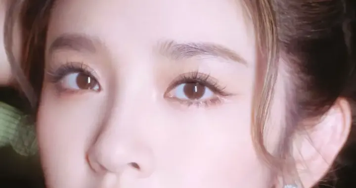 唐艺昕穿搭，银妆夏夜，闪闪清冷气质