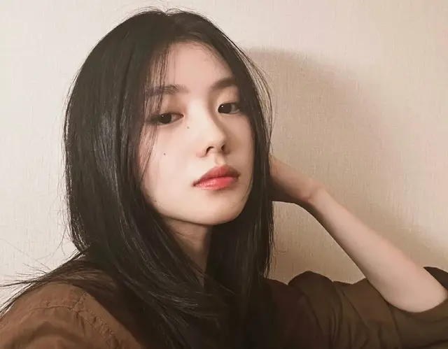 刘浩存黑长直发型