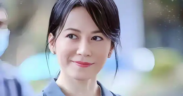 54岁俞飞鸿：未婚未育却拥20年知己，清醒活法赢麻了