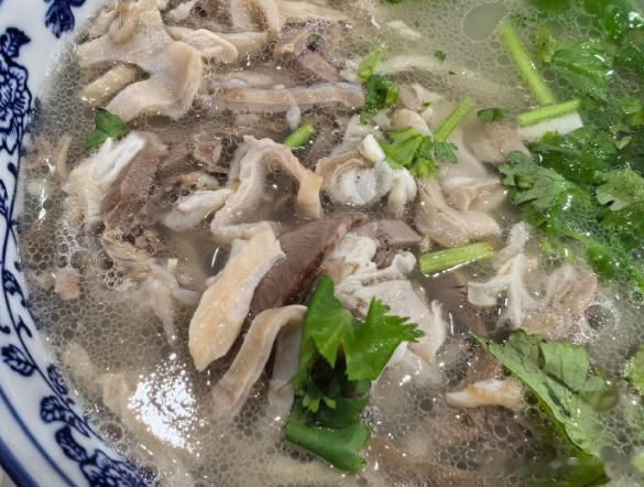 熬羊汤，只需4种香料，羊肉鲜香羊汤不膻，汤越煮越奶白