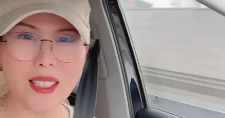 小杨阿姨自驾返乡直播唠嗑！亲口曝与汪家结缘内情，太有缘分了