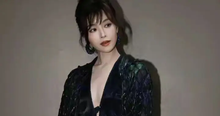 文咏珊穿衣真大胆啊