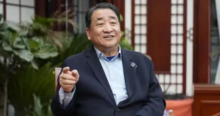 姜昆\海外聚会\风波一个月后，低调回国参加曲艺大会，依旧被尊重