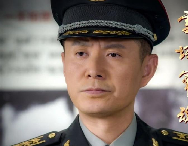 他是著名演员，35岁娶小11岁妻子，37岁当爸爸，感恩岳父的支持