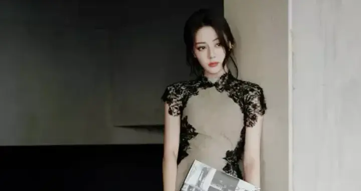 热巴蕾丝裙造型惊艳！中式风情尽显曲线美