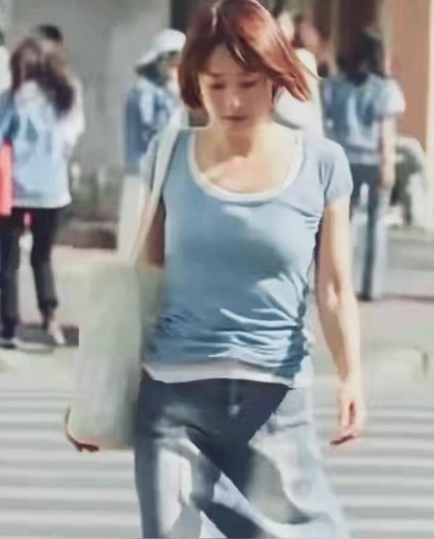 马伊琍年近五十状态惊人！松弛感碾压同龄人，优雅刻进骨子里。