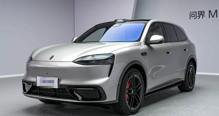 25萬級“小問界”來了？問界M6實車首秀，華為智駕再下凡