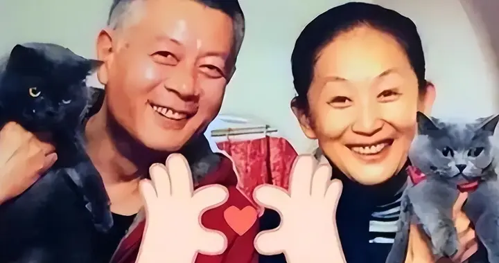 影帝影后“抱团”养老，暧昧23年不婚，谁也没捅破最后一层窗户纸