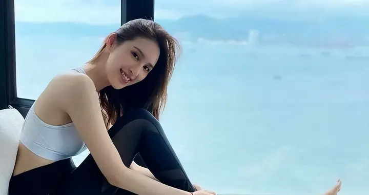 她曾是体操女神，退役后和大51岁的干爹谈恋爱，如今收获新的人生