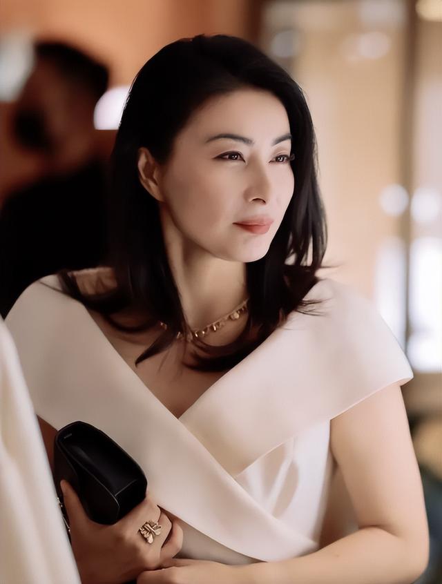 霍震霆约郭晶晶吃饭被拒！却满脸骄傲：她说没时间，天天都很忙