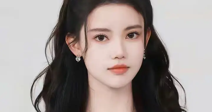 孙珍妮素心同雪净，仙姿若云轻