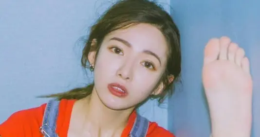 张婕私服，背带牛仔的少女感。