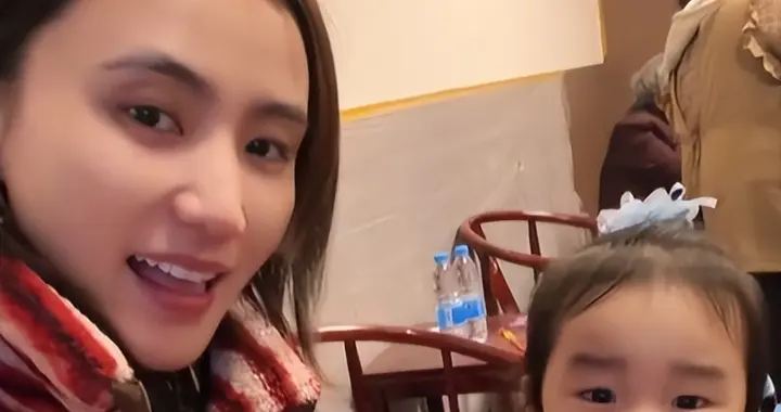 李亚鹏真有福气！春节才过7天，二婚生的4岁小女儿，又给他争光了