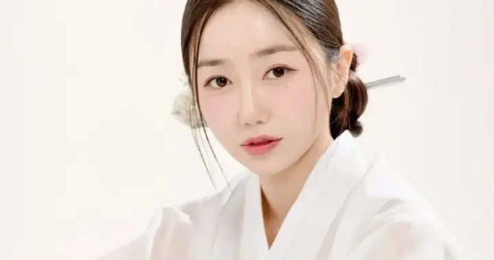 韩国女星转行做算命师，面对镜头泪崩揭开内幕，曾是名校高材生