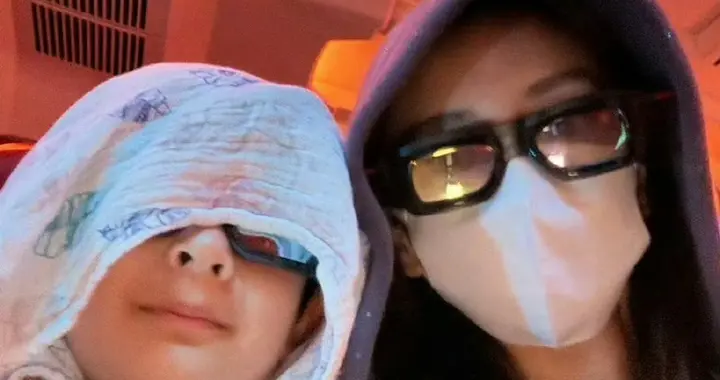 Baby带小海绵吃饭被偶遇，超暖画面曝光，快来看！