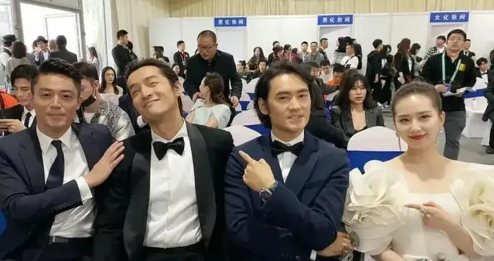 太排面了！李国立餐饮店开张，胡歌、刘诗诗、袁弘送花篮，又题字