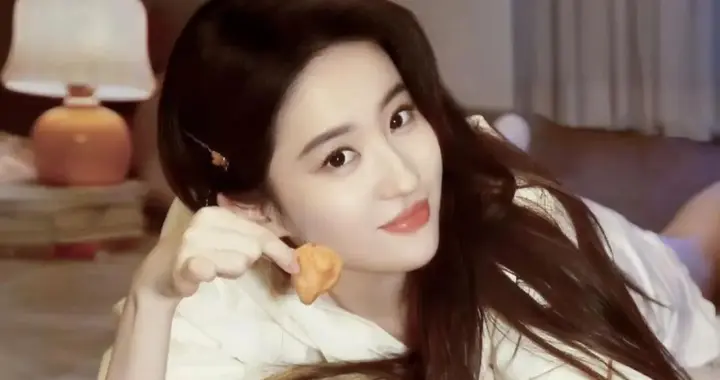 刘亦菲清新大方