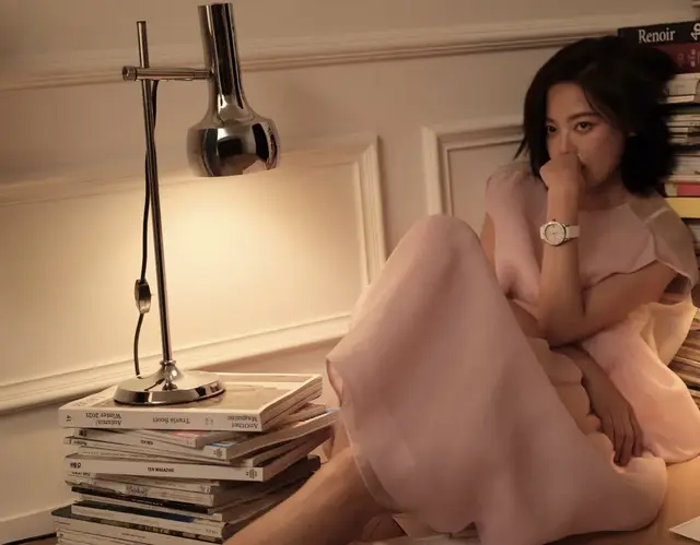 辛芷蕾裸足穿搭时尚大片写真壁纸美图，辛芷蕾高清无水印壁纸