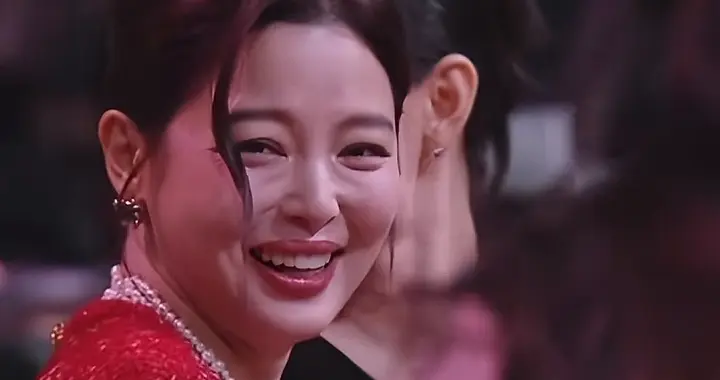 抢位风波8天后，被国际影后点名的辛芷蕾，撕碎了杨幂最后的体面