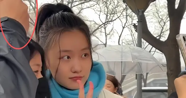 艺考现场童星扎堆！“小温宜”带3助理排场大，生图却被艾米秒杀