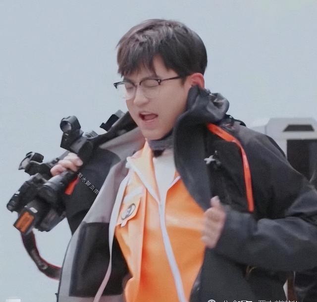 齐思钧|全员加速中：王栎鑫躲藏点让齐思钧捡漏，苏醒乔装打扮无人能识破