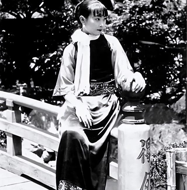 黎元洪二妻：丧夫后与小10岁小伙同居，被继女状告，晚年出家为尼