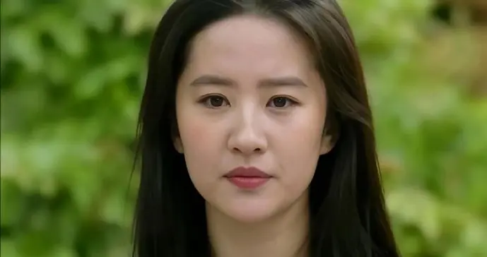 刘亦菲素颜的巅峰时刻来了！清清爽爽无修饰，又素又美自带灵气