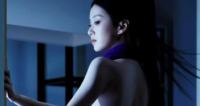 包上恩露背装 背部曲线太迷人