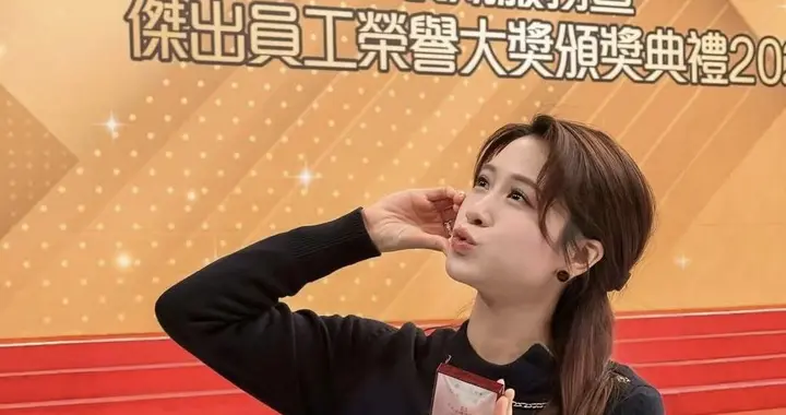 TVB力捧小花获颁10年服务金牌！曾被指私生活混乱，遭多次雪藏