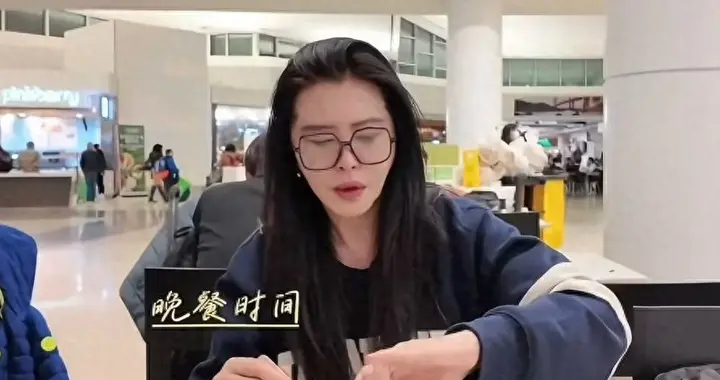 王祖贤59岁生日罕见晒照：素颜惊人，状态引热议，自曝吃素十余年