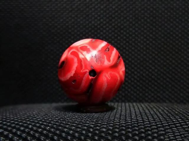 天珠|靠漂染就能混成一国之宝的文玩