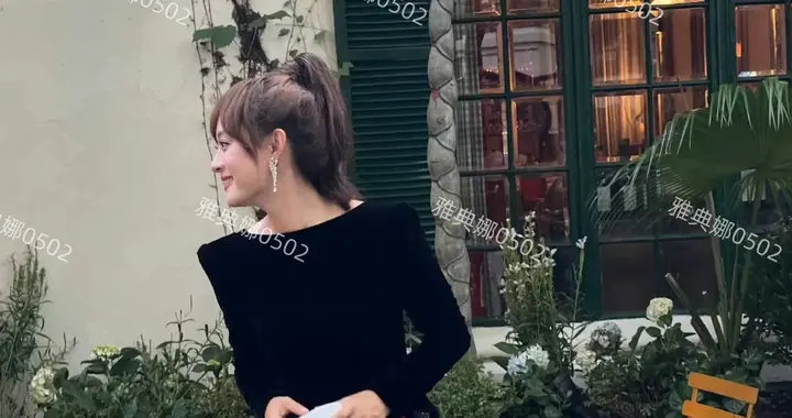 孙俪瘦了好多下颌线好清晰，今晚W盛典黑与玫红相间的高定美翻了