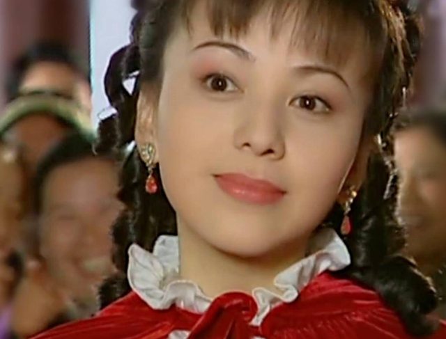 明明是傅文佩无用才会被赶出陆家，为什么依萍却对雪姨恨之入骨？