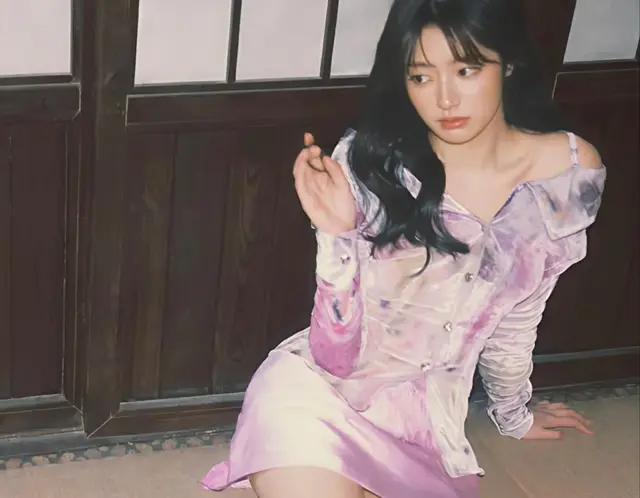 徐若唅美腿玉jio氛围感十足！