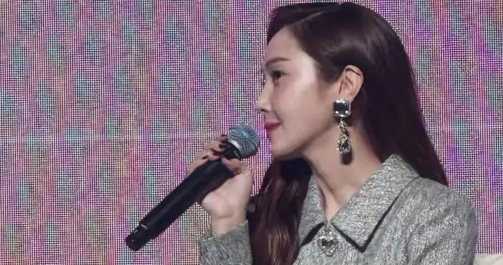 郑秀妍挑战“肉色诱惑”！36岁身材穿出20岁效果，男粉直呼顶不住