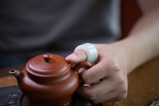 |玉石怎么佩戴？戴左手？还是右手？