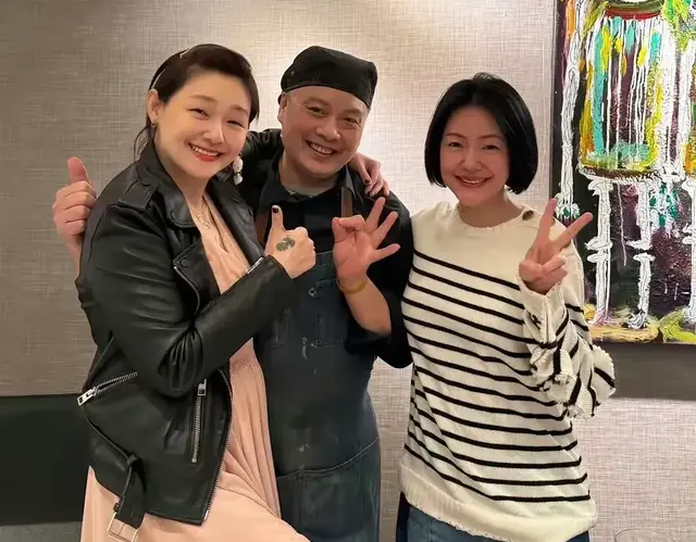 台餐厅老板晒大S1月聚餐照！脸蛋浮肿，腹部突出，眼神疲惫