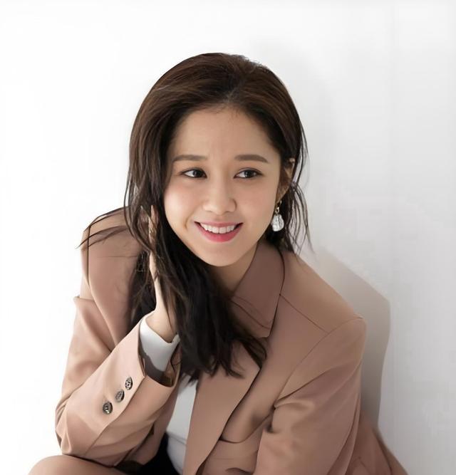 她曾红透中国，自曝被潜规则300次，坠胎9次，上厕所也被导演盯上