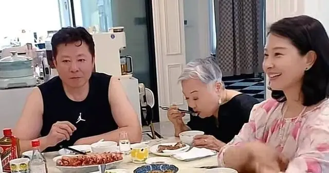 中国赚钱美国花？老戏骨祖孙三代在美奢华享乐过上“人上人”生活