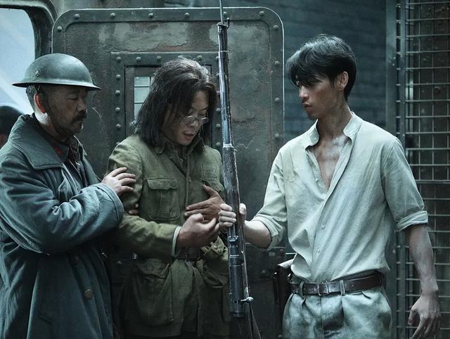 《哪吒2》想要保住全球年冠，两部好莱坞大片是竞争对手