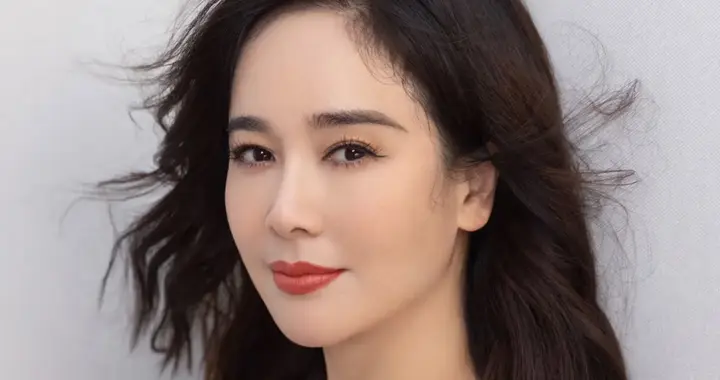 人前正经人后疯狂，她靠美貌同多个男人传绯闻，嫁入豪门终成空