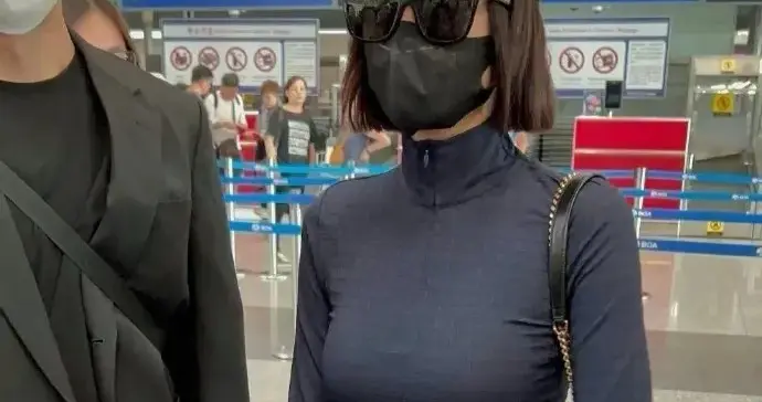 秦岚的身材真的好到犯规，优越曲线与优雅气质浑然天成