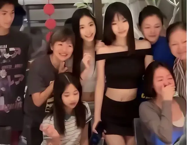 S妈晒全家福，大SAI祝福音频惹泪目，临终前八天聊天记录彰显人品