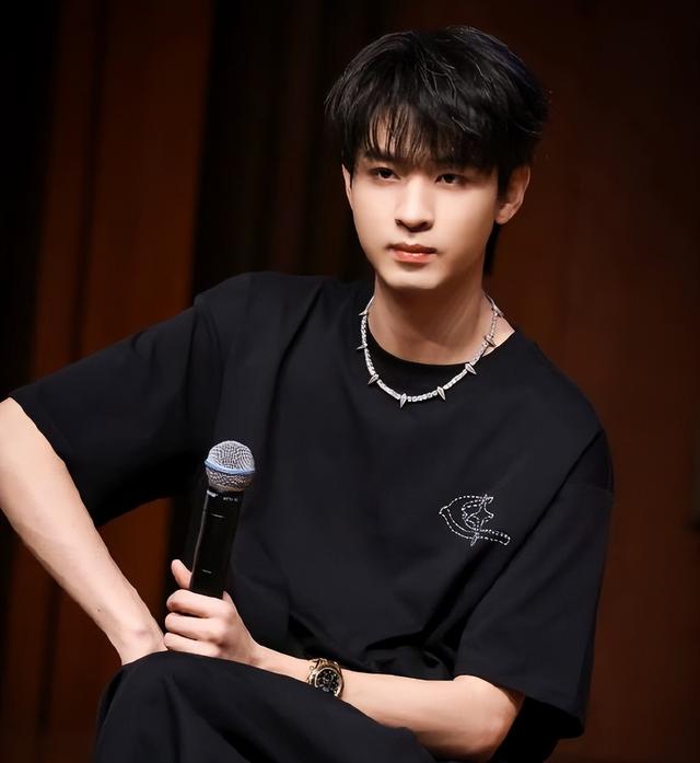 “出轨”风波1年后，他镜头被一剪没，如今复出全靠有后台