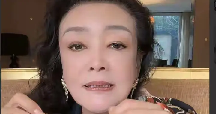 张兰说：猜猜我在哪里过年？媳妇进医院待产了，玥儿箖儿跟着后妈