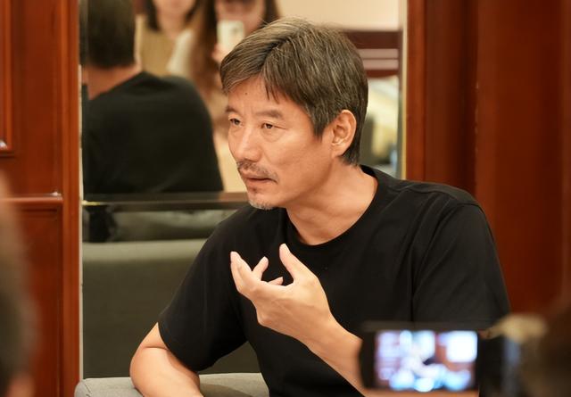 合作张艺谋没火，搭档吴京没红，如今50岁演完《戏台》，终于红了