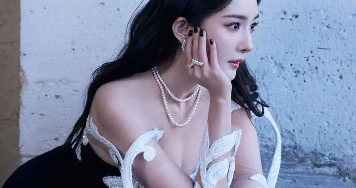 杨幂抹胸连衣裙，梦回大唐盛世，美得不像话