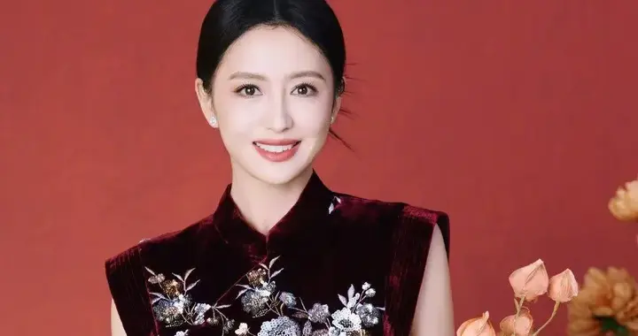 佟丽娅换风格后气质大变！穿新中式上衣+半身裙，高级又洋气！